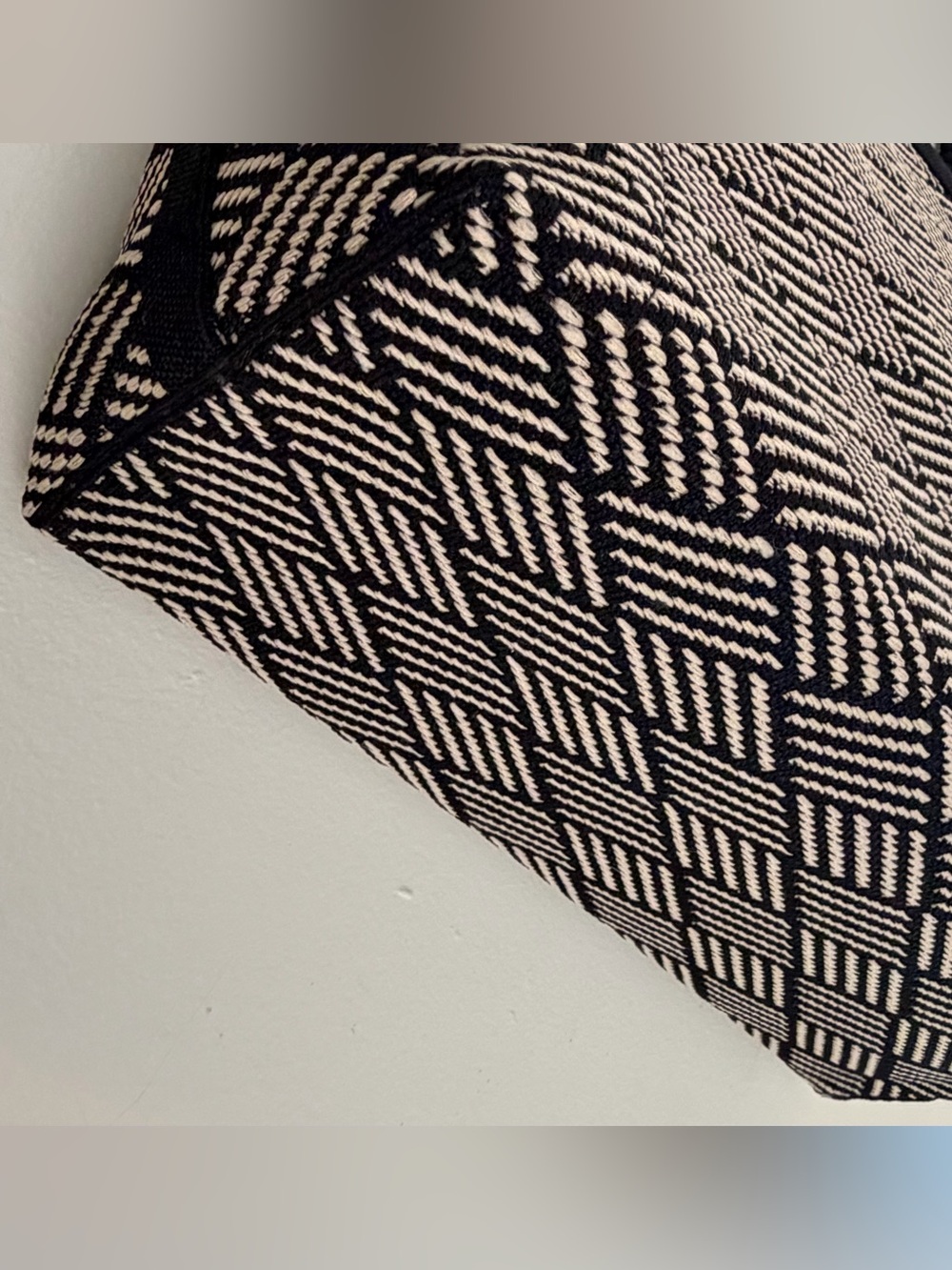 Rothy’s The Essential Tote Black Ivory Chevron Knit Magnetic Zip Large Bag - Picture 6 of 15